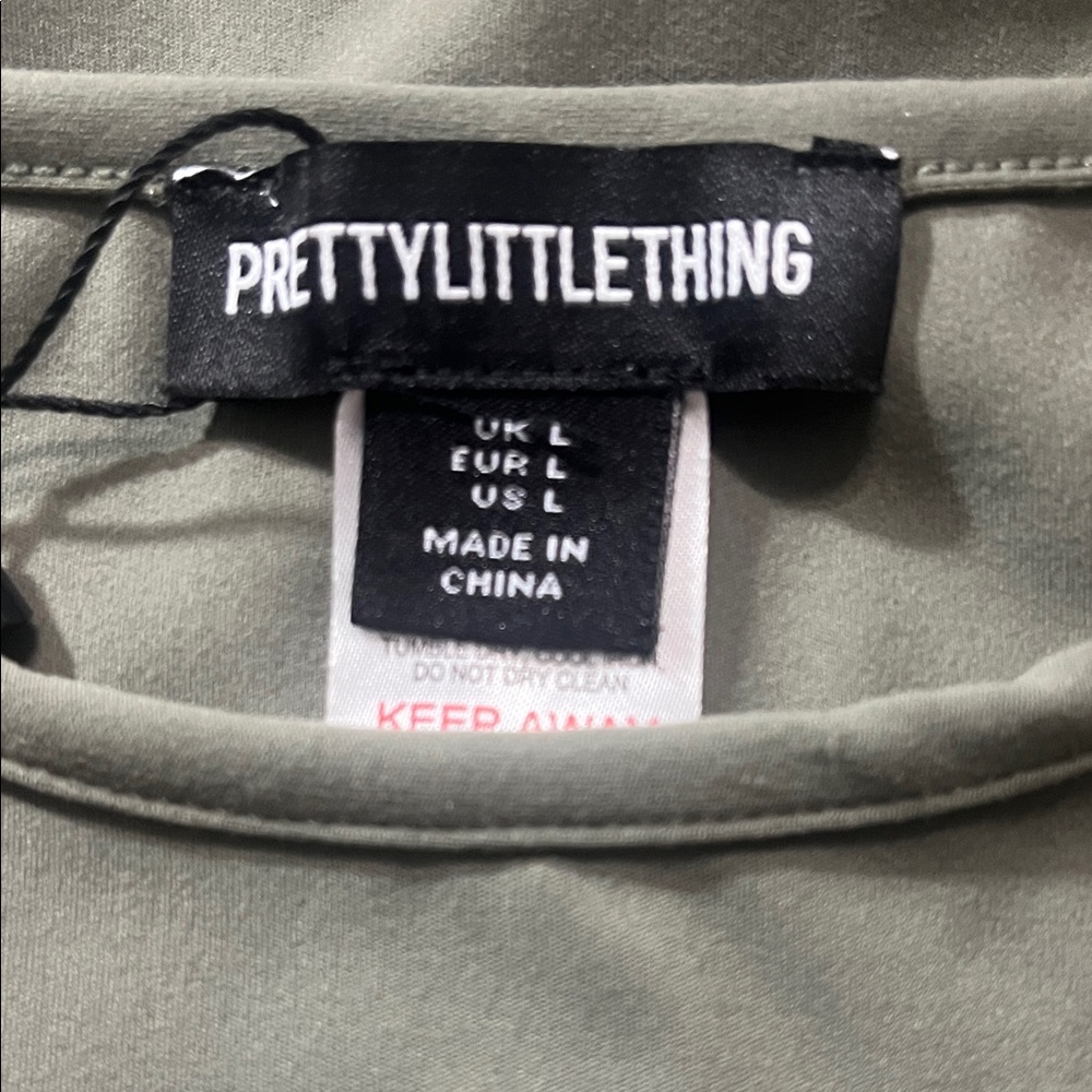 PrettyLittleThing Olive Green Crew Neck Top with Branded Tag - Picture 2 of 6